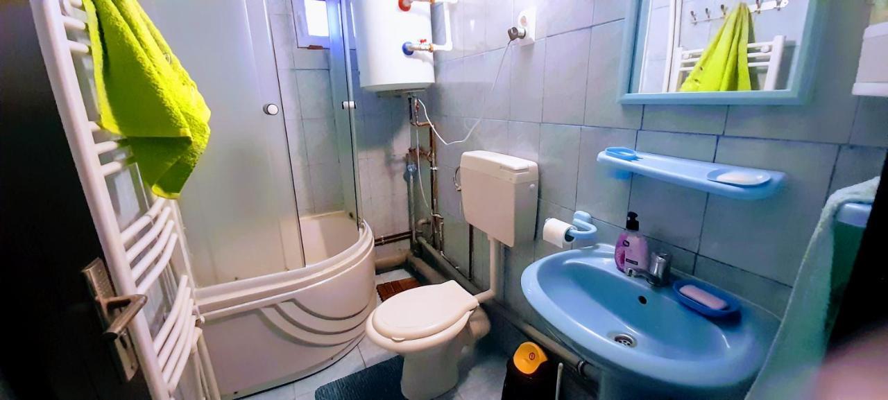Pensiunea Casa Andreea Novaci-Străini Esterno foto