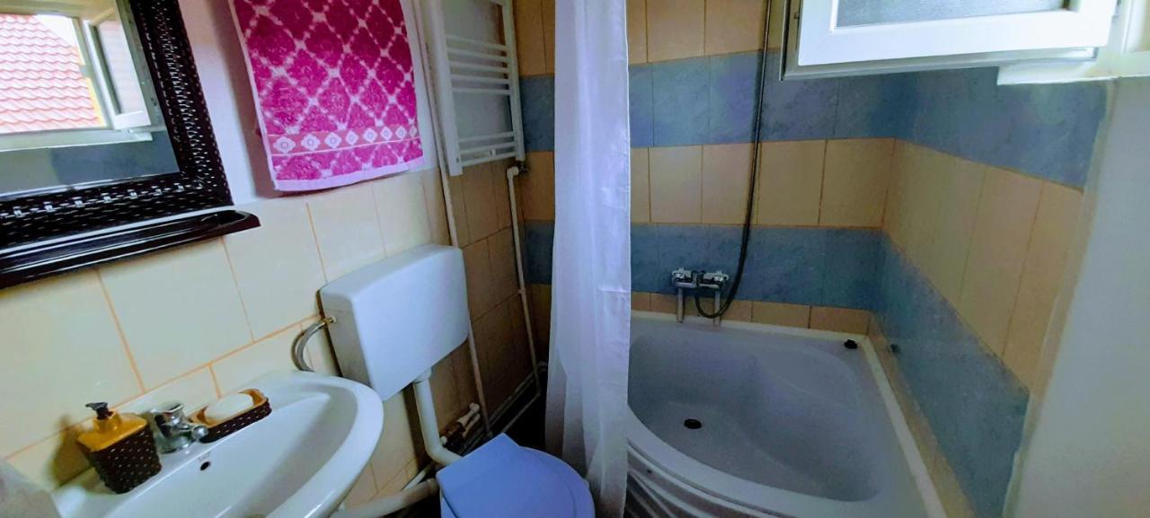 Pensiunea Casa Andreea Novaci-Străini Esterno foto